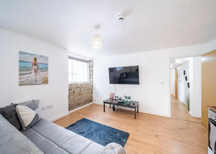 Bv Charming Studio With Free Private Parking, 10 Minutes From Town Centre
