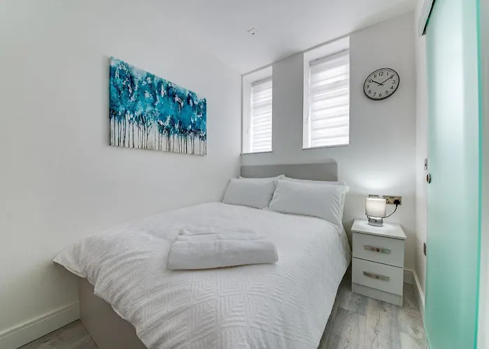 Superior Compact Studio Close To Amenities