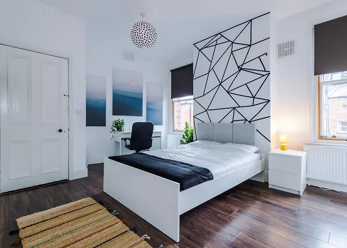 Spacious City Centre Retreat In Leeds City Centre
