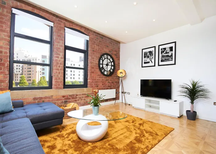 Sleek New York Style Apartment In Central Leeds