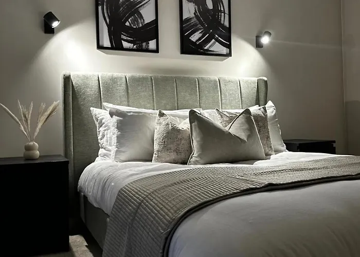 Noir - Leeds City Centre Apartment