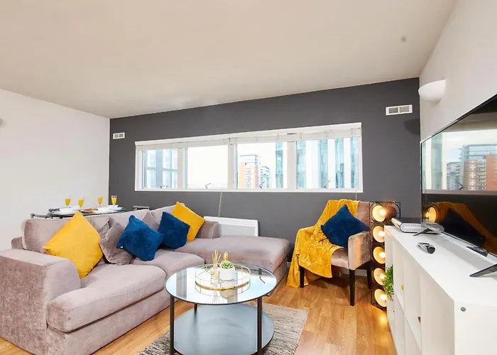 Perfect For Relocation & Business - 4 Beds, 2 Bath - Free Wifi
