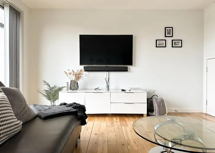 Luxury 3 Bedroom Apt. Leeds Centre