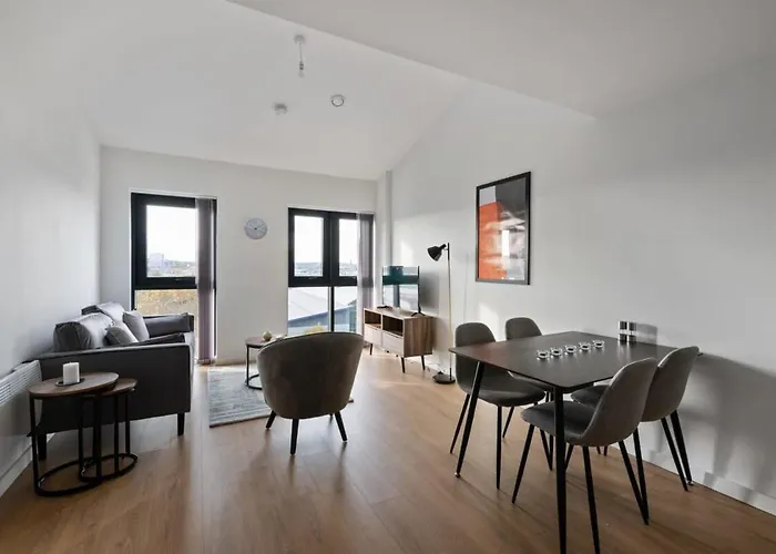 Beautiful 2 Bedroom Apartment In A Converted Mill