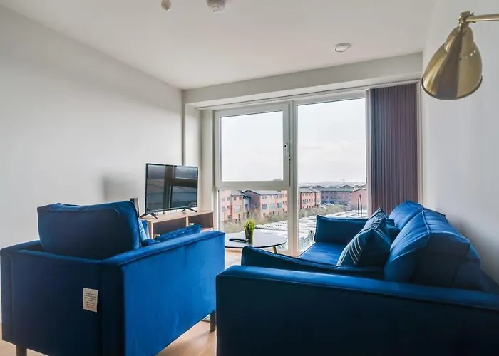 Lovely Riverside 2 Bed Apartment
