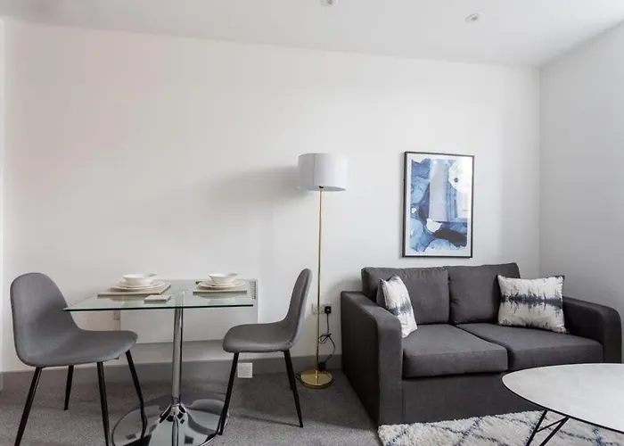 Contemporary 1 Bedroom Apartment Leeds