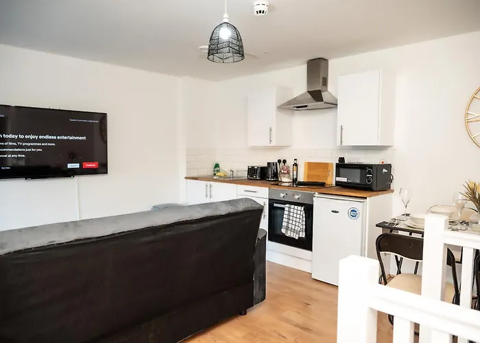 Corporate-Friendly 2Br Apartment In Leeds, Near Kirkstall Shopping Centre