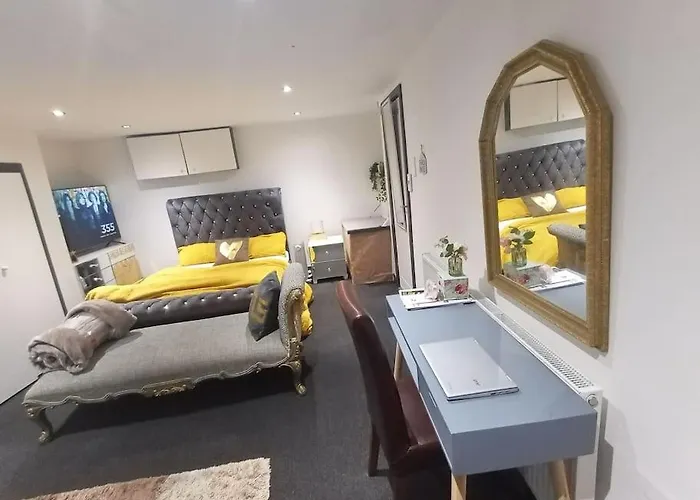 A Cosy Deluxe Size Studio With Queen Size And Sofa Bed