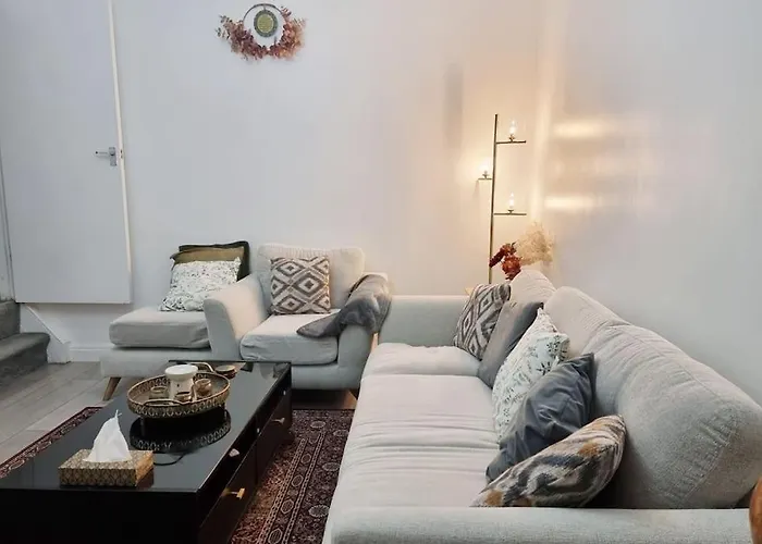 Cosy And Tranquil Home, Free Wifi, Parking