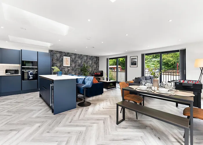 Stunning Large Leeds Apartment - Parking