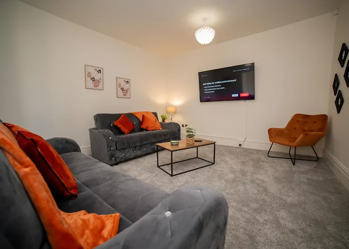 Stylish 3-Bedroom Townhouse In Leeds: Ideal For Leisure & Corporate Stays