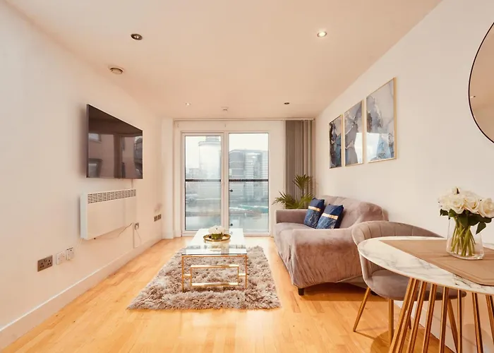 Riverside Leeds Dock Apt Free Secure Parking