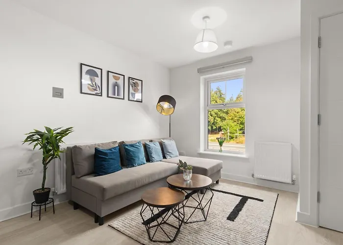 Modern 2-Bed House 10-Min To Leeds City Centre