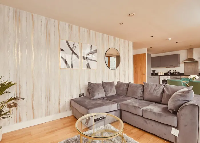 Central Leeds Dock Apt, Free Secure Parking! 2 Bed