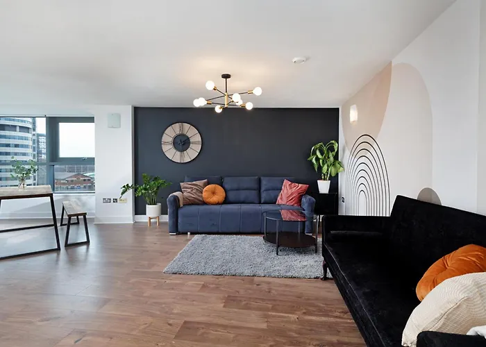 Scandi Abode In Central Leeds - Sleeps 8