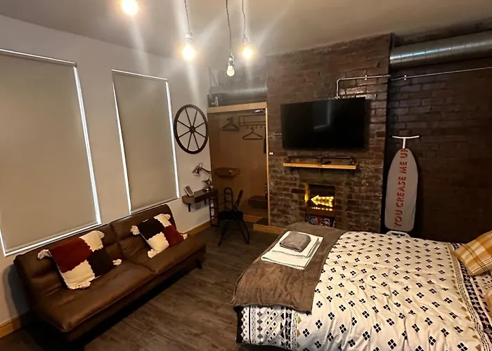 Renovated Studio - Free Parking - Great Location