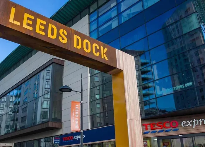 Modern Leeds Dock Apt &Free Secure Parking!