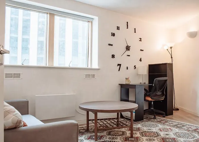 Modern 1-Bedroom Flat In Centre