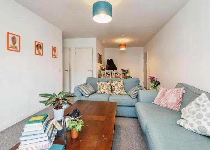 Modern 2Bed - Free Parking - Great Location!