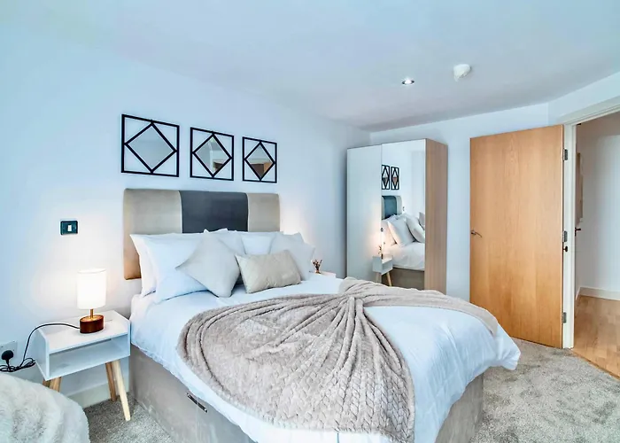 2 Bed Leeds Dock Apartment Balcony And River View