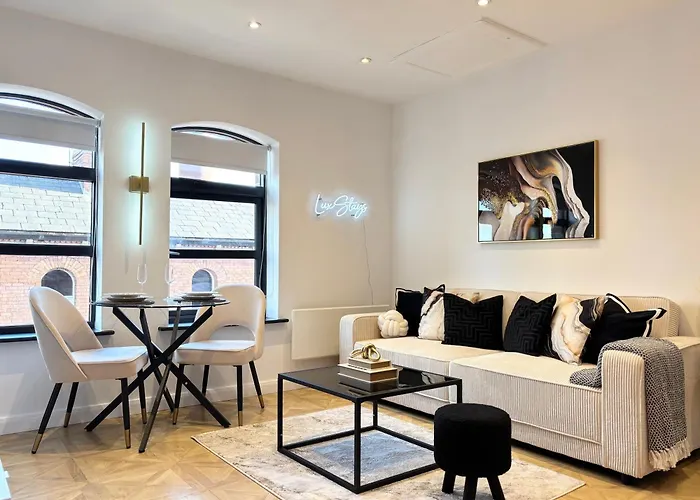 Lux Stays - Luxury Apartment In Leeds City Centre Near Canal