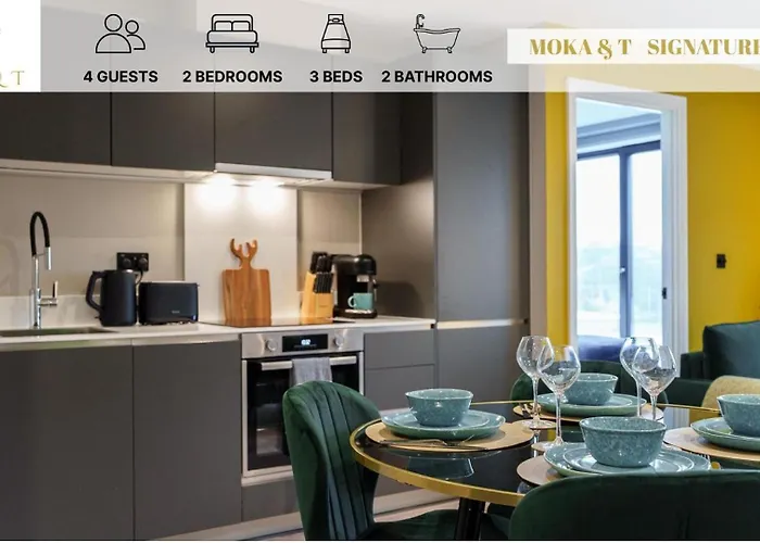 Emerald Elegance, 2Bed 2Bath Leeds Escape, Center & Stadium