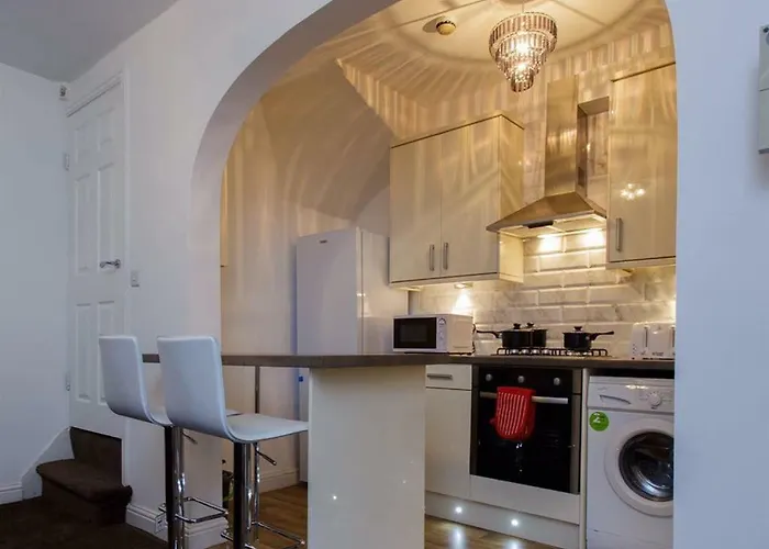 Shaftesbury Apartment