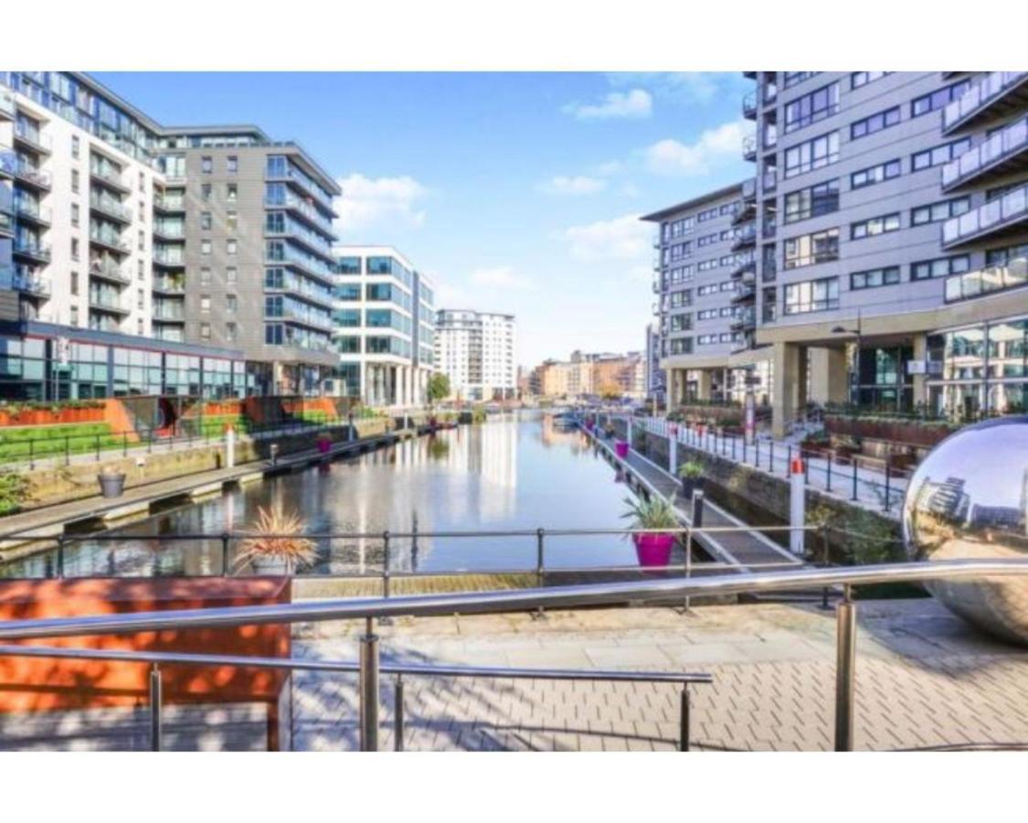 Modern Deluxe Leeds Dock Free Secure Parking Leeds (West Yorkshire)