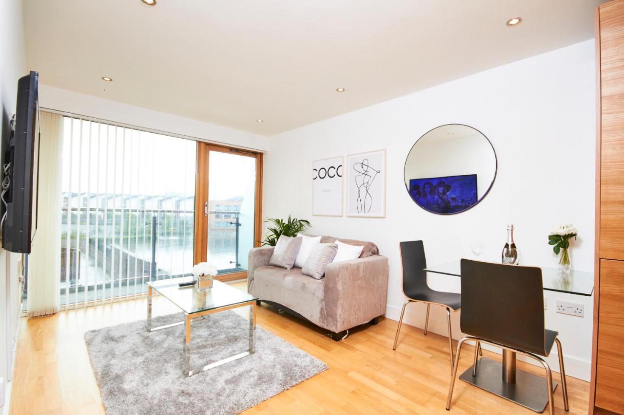 Deluxe Centre With Free Parking No Balcony * Leeds (West Yorkshire)