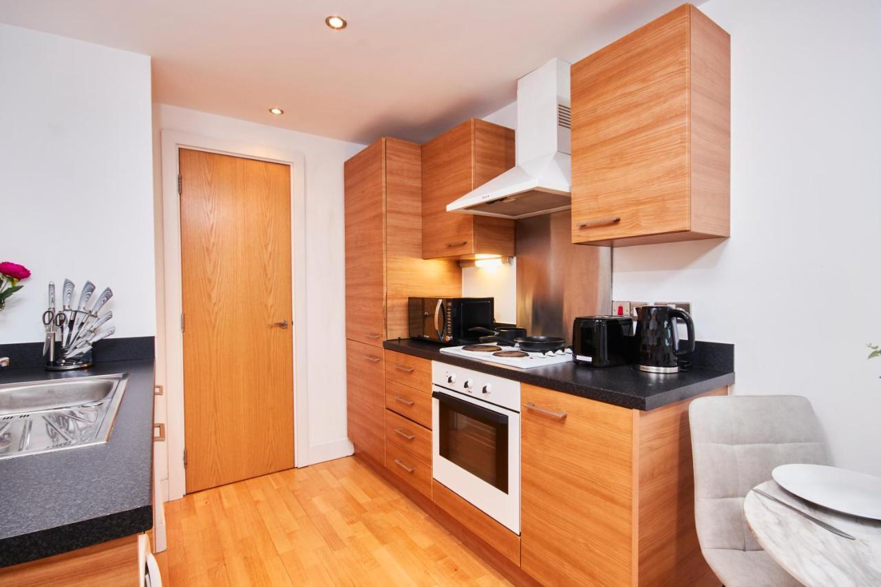 Apartment Deluxe City Centre Apt Balcony View& Free Parking!