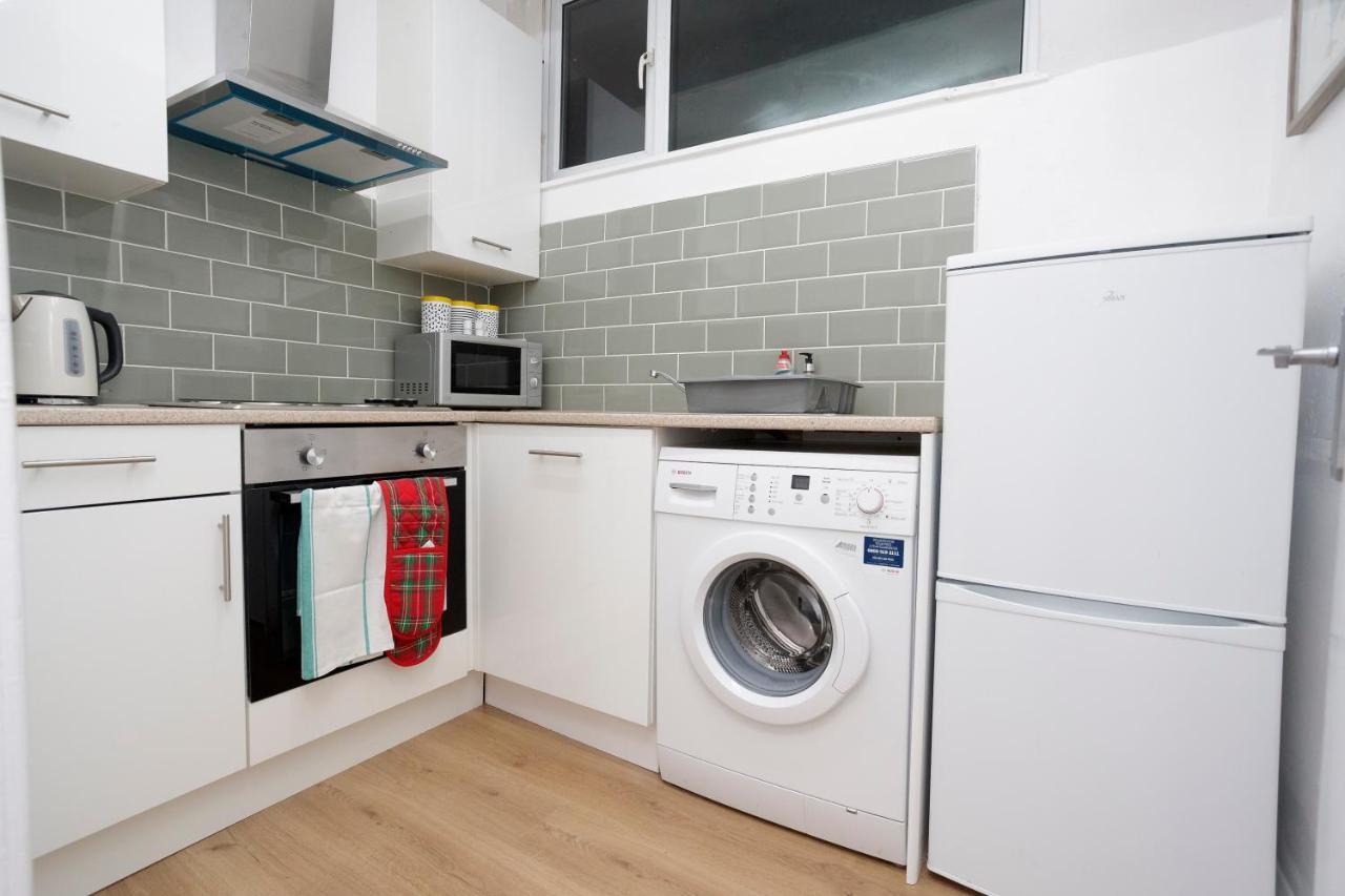 Kirkstall Serviced Leeds Apartment *
