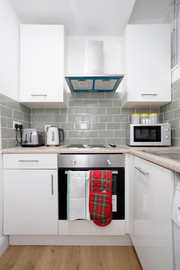 Kirkstall Serviced Leeds Apartment *