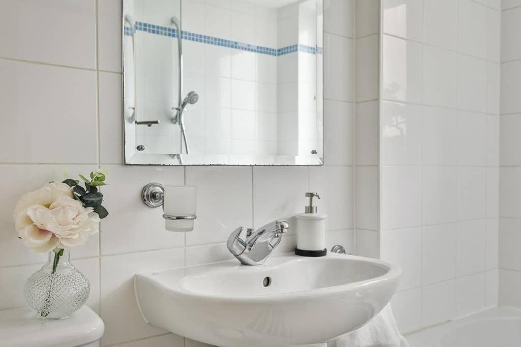 The Exclusive Gem Of Leeds - Sleeps 8 Leeds (West Yorkshire)
