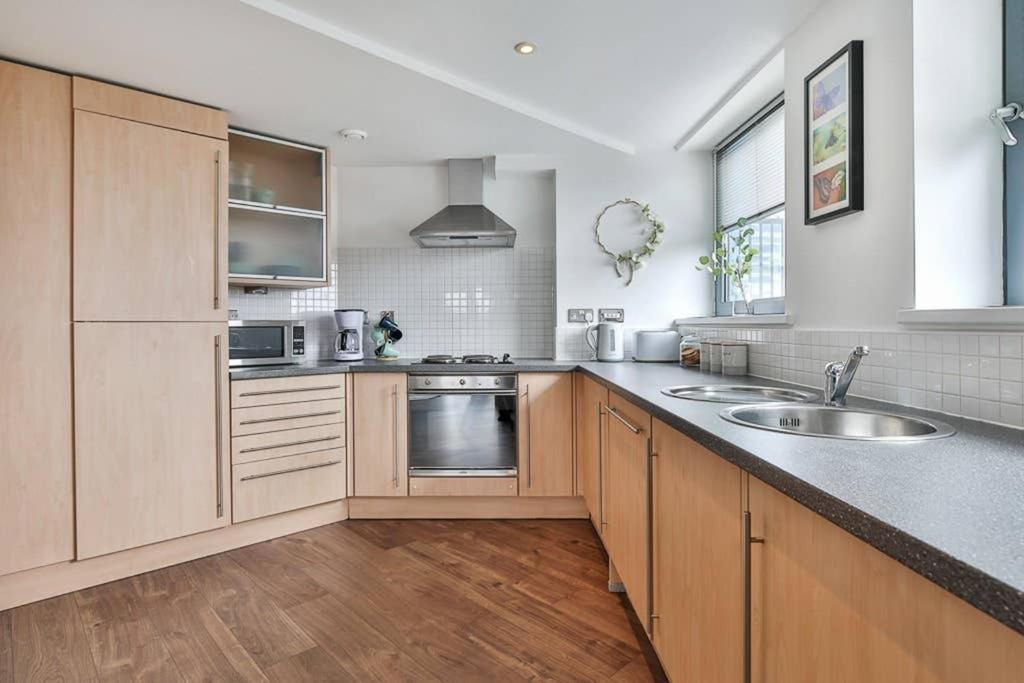 The Exclusive Gem Of Leeds - Sleeps 8 * Leeds (West Yorkshire)