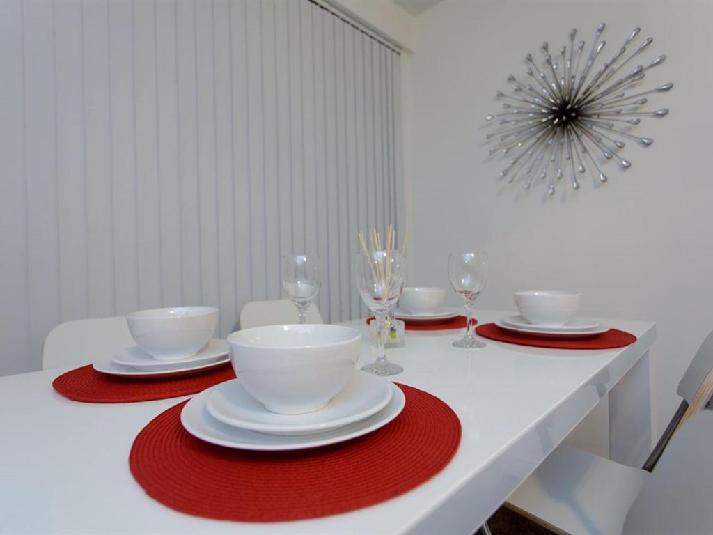 Shaftesbury Apartment *