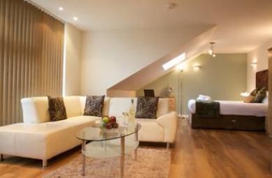 Roomzzz Leeds Headingley Aparthotel 4*