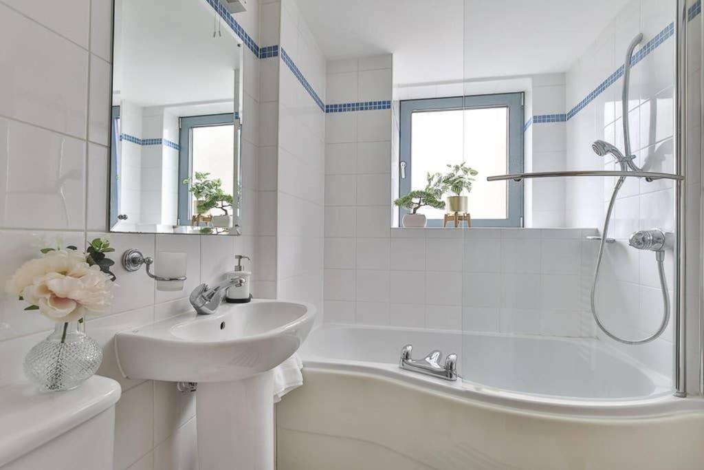 The Exclusive Gem Of Leeds - Sleeps 8 *