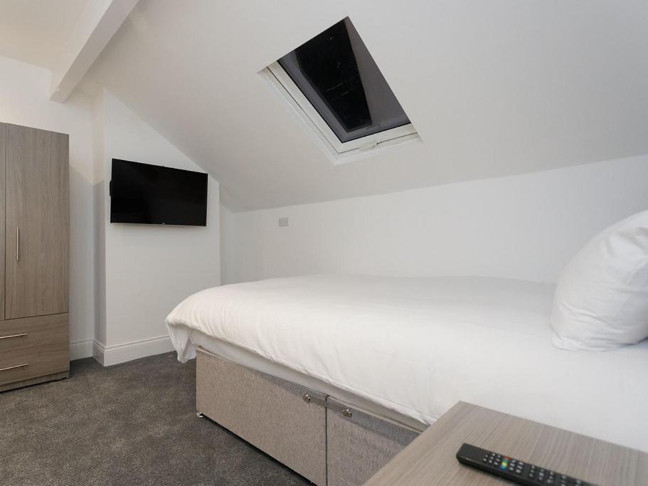 Hillcrest * Leeds (West Yorkshire)