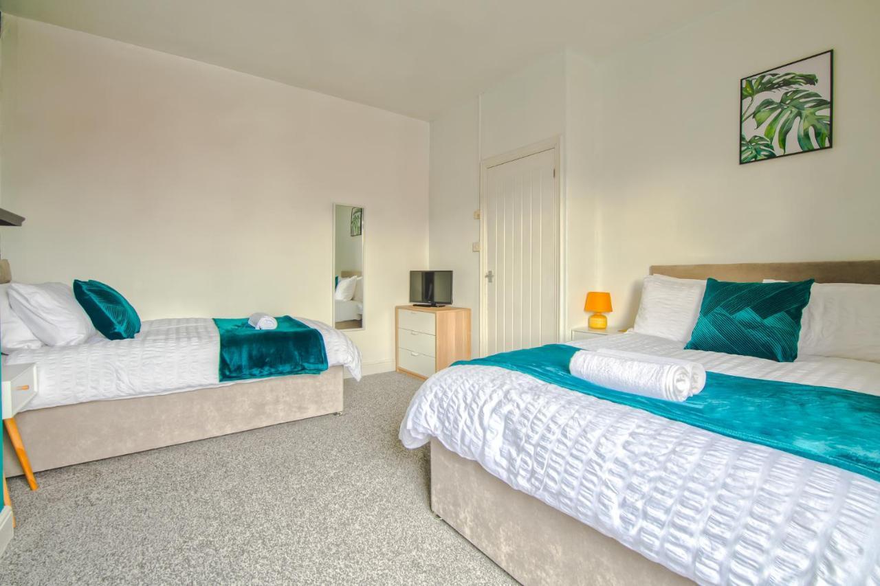 Skelton House - Short Leeds Holiday home