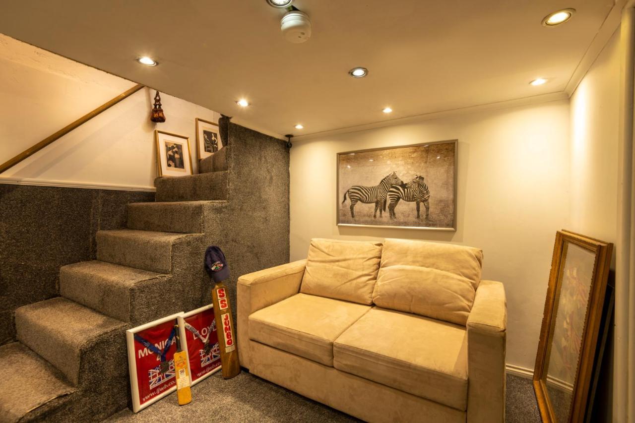 Homestay The Old Coach House *