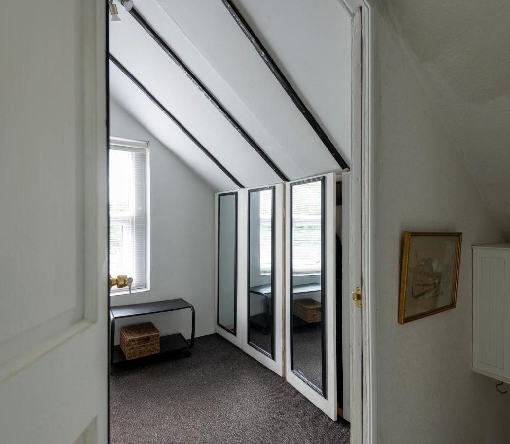 The Old Coach House Homestay Leeds (West Yorkshire)