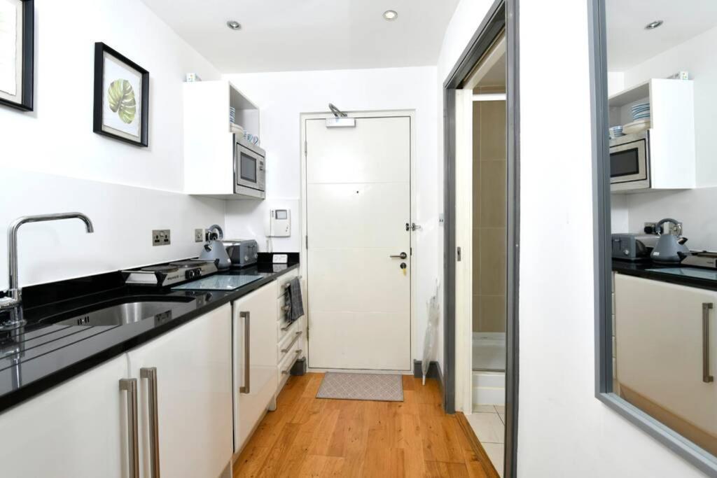 Modern Studio In Leeds City Centre Apartment