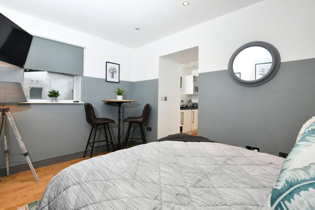Modern Studio In Leeds City Centre Apartment *