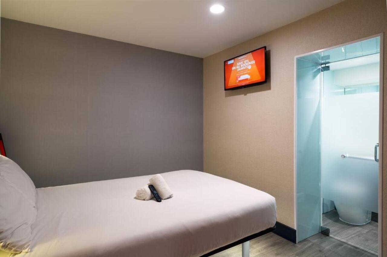 Easyhotel Leeds 3*