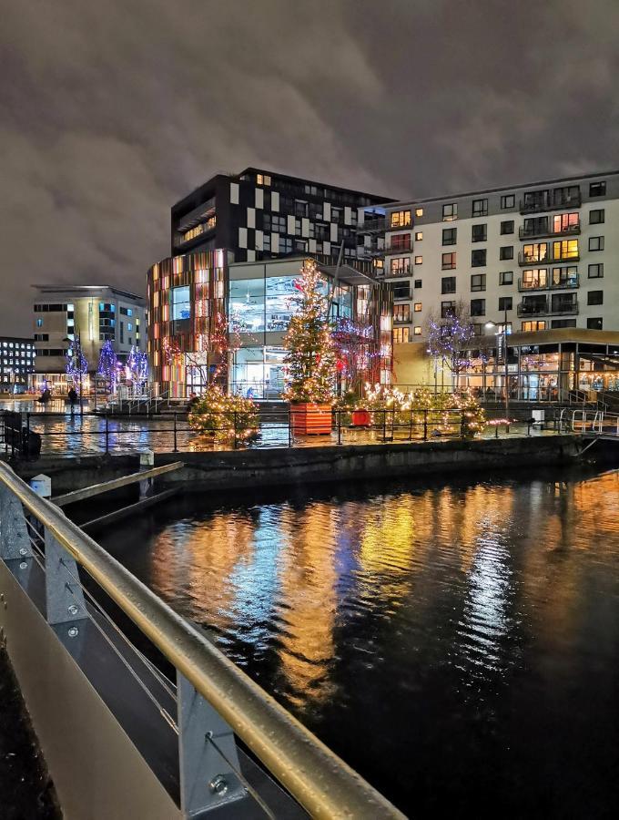 Deluxe Centre Free Parking River View Balcony * Leeds (West Yorkshire)