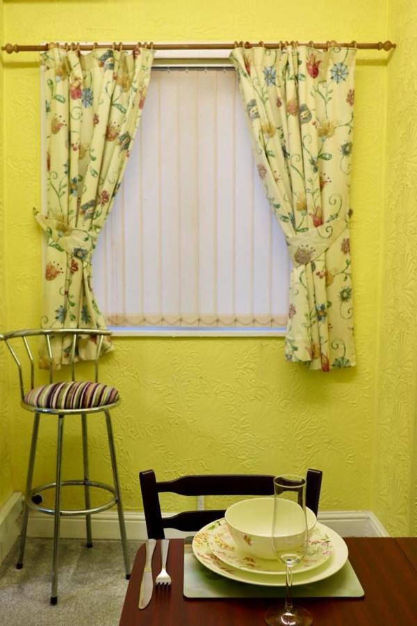Exquisite Folk Victorian One-bed House: Leeds (West Yorkshire)