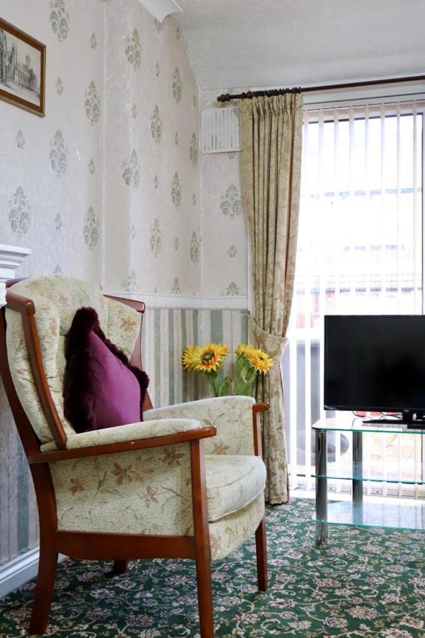 Exquisite Folk Victorian One-bed House: Leeds (West Yorkshire)