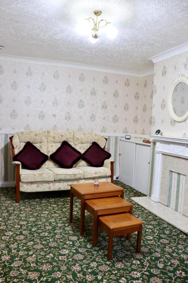 Exquisite Folk Victorian One-bed House: Leeds (West Yorkshire)