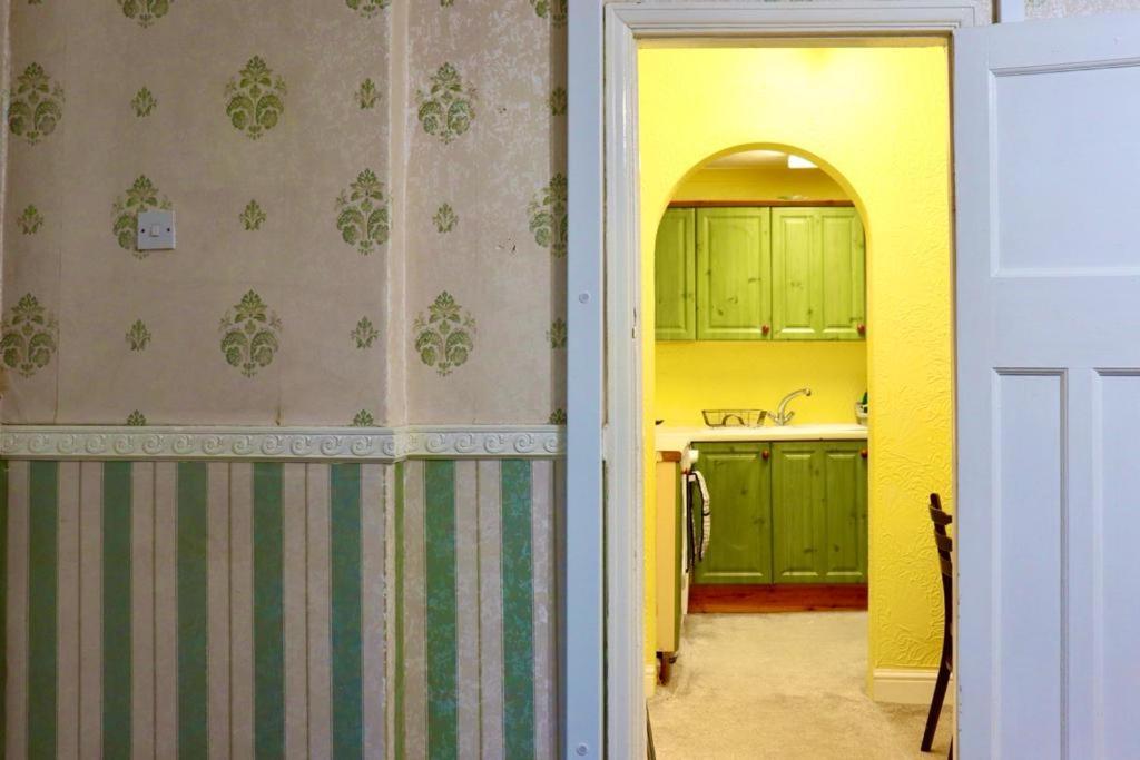 Exquisite Folk Victorian One-bed House: * Leeds (West Yorkshire)