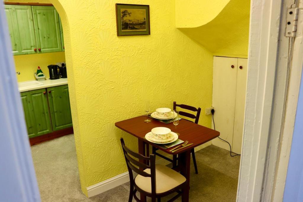 Exquisite Folk Victorian One-bed House: Holiday home Leeds (West Yorkshire)